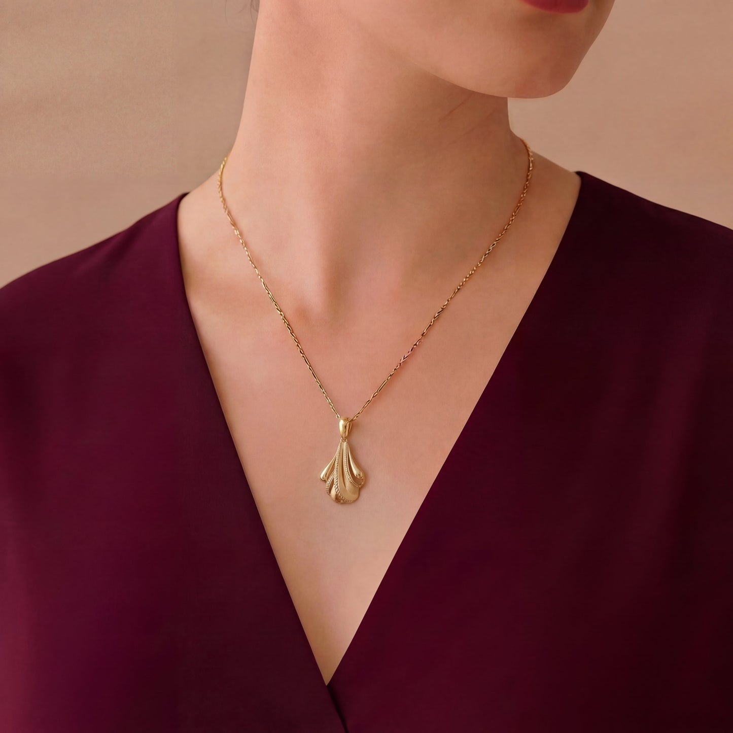 Svarna Petal Gold Pendant