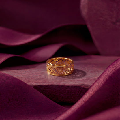 Rivaan Gold Band Ring
