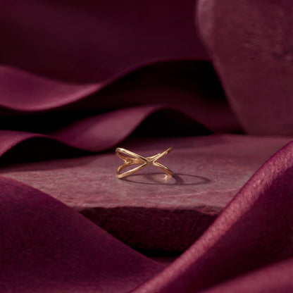 Ira Crossline Gold Ring