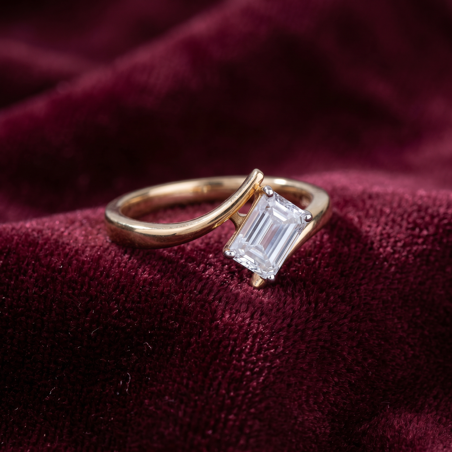 Gold Diamond Swirl Pattern Ladies Ring
